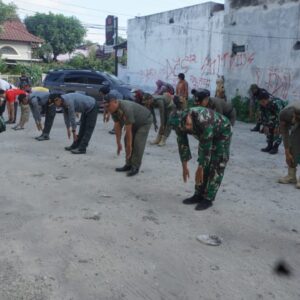 Jaga Kesehatan Dan Kebugaran, Satgas TMMD Reguler Ke-125 Kodim 0735/Surakarta Laksanakan Senam Pagi Bersama