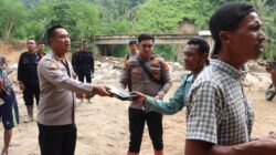 Kapolres Gayo Lues, Bupati, dan Dandim Terobos Medan Terjal Salurkan Bantuan ke Warga Pining