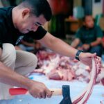 Gotong Royong Tanpa Beda Pangkat, Tendik SMA Negeri 13 Pekanbaru Sukseskan Kurban Idul Adha 1447 H